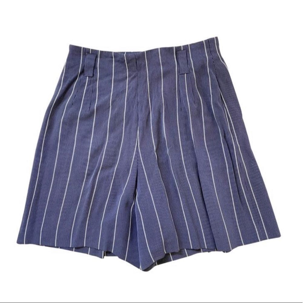 Laurèl blue shorts with white stripe